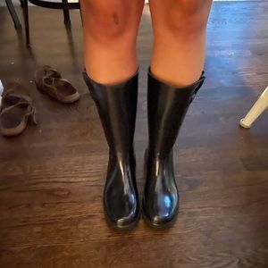sugar brand rain boots. Size 9 fits 8 1/2.